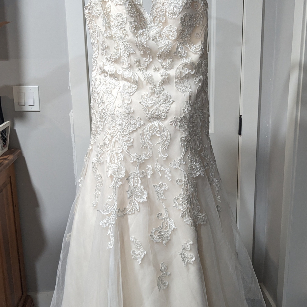 Elegant Lace Wedding Dress